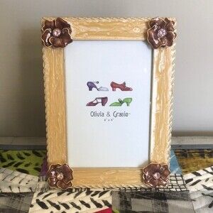 Olivia & Gracie Frame